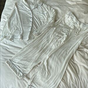 Cozy Earth viral “Oprah’s favorite” brand pj set. Bamboo viscose. Worn once.